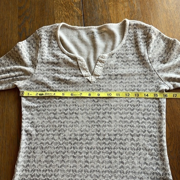 Eddie Bauer Ribbed Split V Neck Long Sleeve Chevron Size M Gradient Colors - Picture 8 of 13